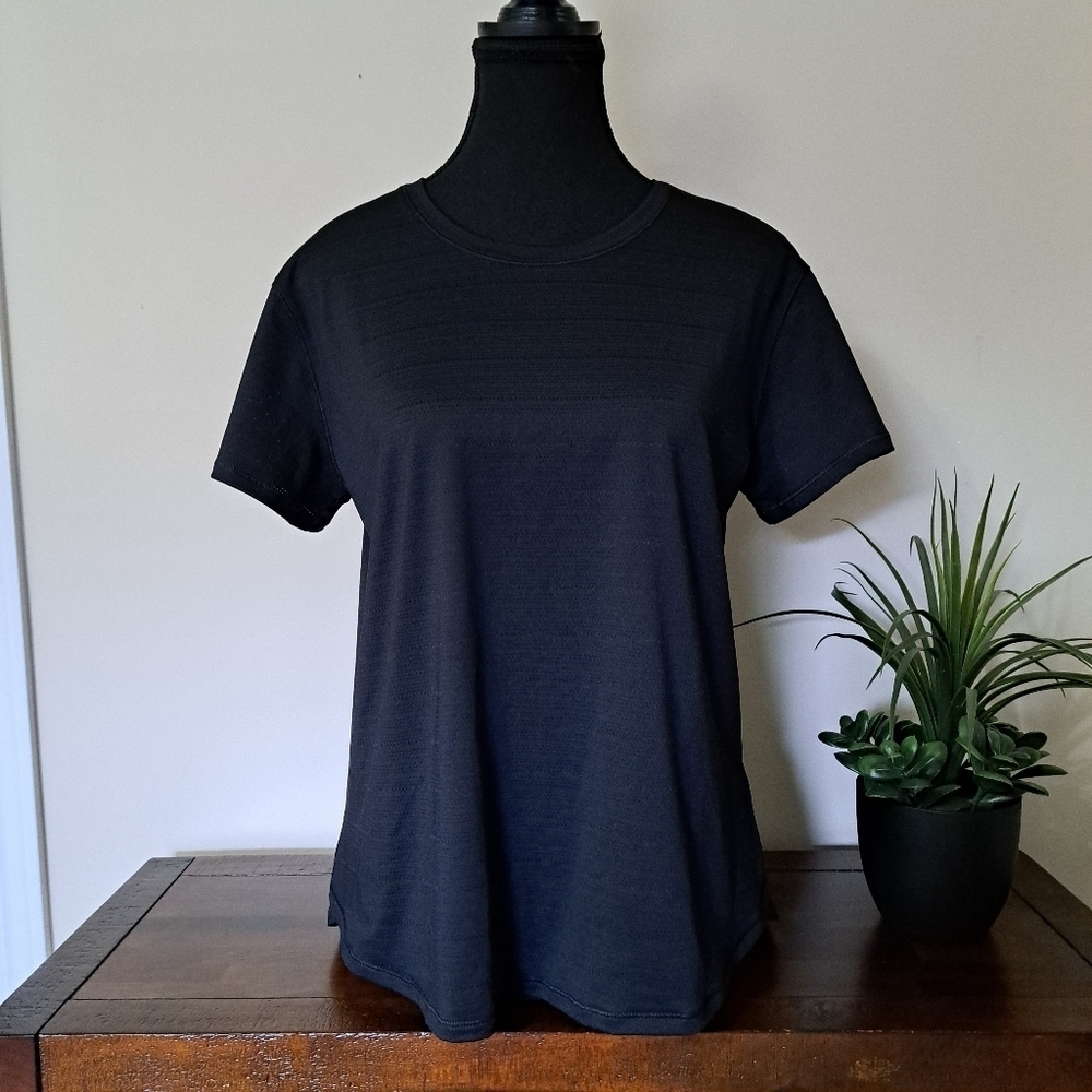 Tuff Athletics T-shirt Size Medium Black Activewear Top Perforated Workout Tee